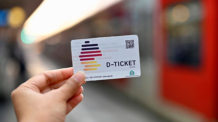 Ab Sommersemester 2024 soll das Deutschlandticket für Studierende nur noch knapp 29 Euro kosten. 