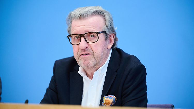 "Ich rechne damit, dass die Firmen 2024 Personal abbauen werden": Gesamtmetall-Chef Stefan Wolf.