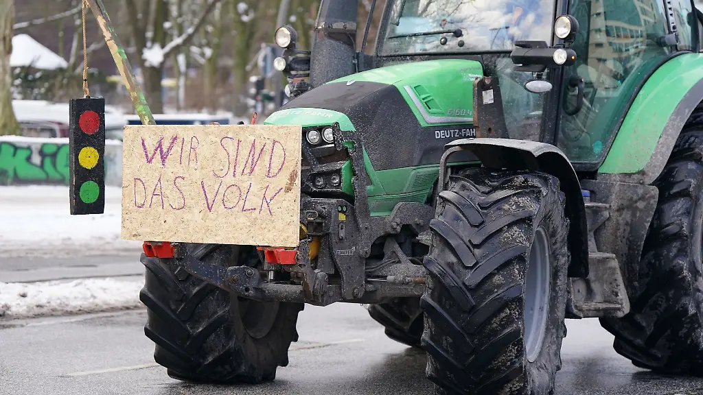Als-Reaktion-auf-die-Sparplaene-der-Bundesregierung-hat-der-Bauernverband-zu-einer-Aktionswoche-mit-Kundgebungen-und-Sternfahrten-aufgerufen