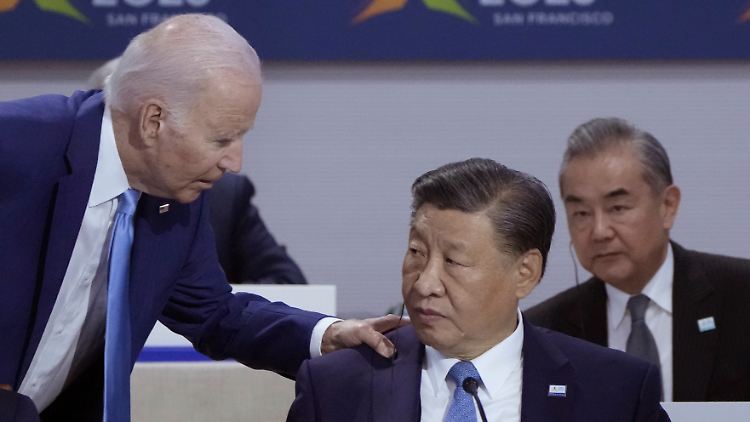 Beim APEC-Gipfel lud Chinas Präsident Xi (hier mit US-Präsident Biden) ausländische Unternehmen bereits mit warmen Worten ein.