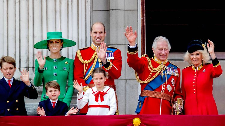 Sind die britischen Royals gar nicht so nett, wie sie hier winken?