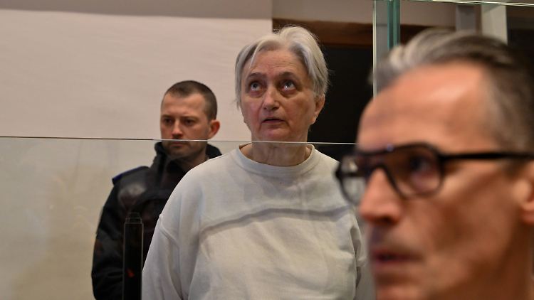 Monique Olivier, die Ex-Frau des Serienmörders Michel Fourniret, beim Prozessauftakt in Nanterre bei Paris.