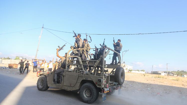 Am 7. Oktober 2023 durchbrechen unter anderem Hunderte Hamas-Kämpfer die Grenze vom Gaza-Streifen nach Israel. 