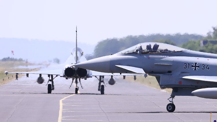 Sollte Russland ein NATO-Mitglied angreifen, könnte der Bündnisfall eine geschlossene militärische Gegenreaktion hervorrufen - Eurofighter der Bundeswehr bei der Militärübung "Air Defender 2023".