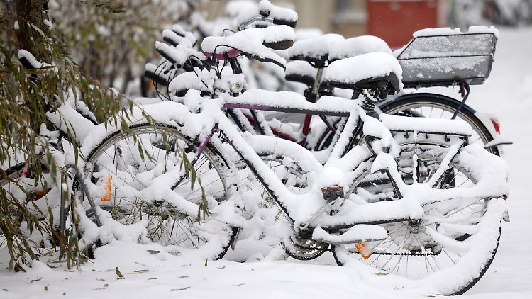Wer sich gut vorbereitet, muss mit dem Fahrrad Eis und Schnee nicht scheuen.