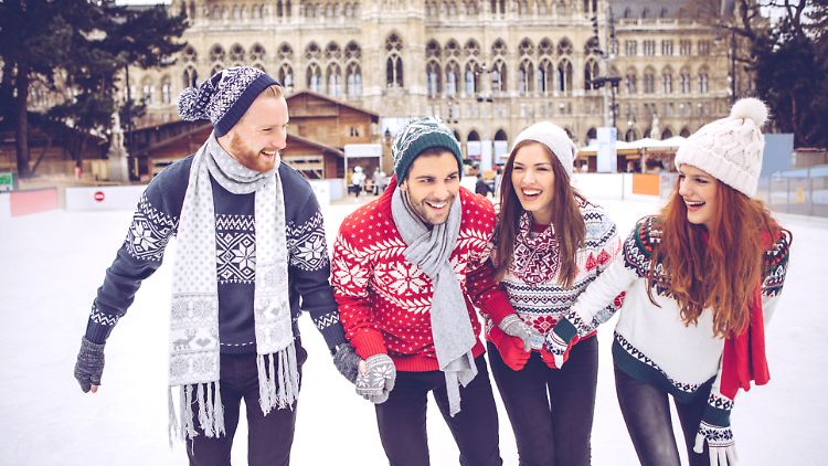 Hässliche Weihnachtspullover dürfen im Dezember nicht fehlen: Das sind die besten Modelle.