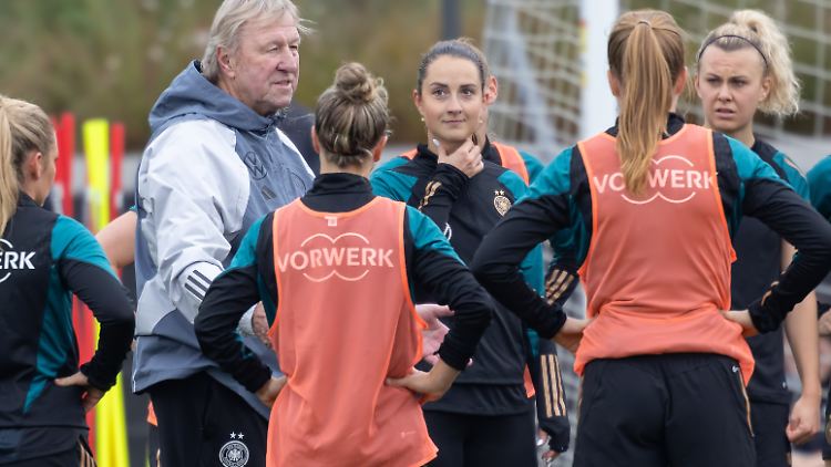 Unter Hrubesch steigt der Spaß im Team wieder an. (Archivbild)