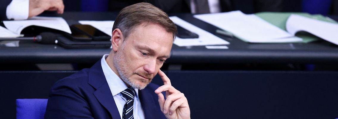 2023-11-28T100447Z_1145550500_RC29M4ARAQIR_RTRMADP_3_GERMANY-ECONOMY-BUDGET-SCHOLZ.JPG