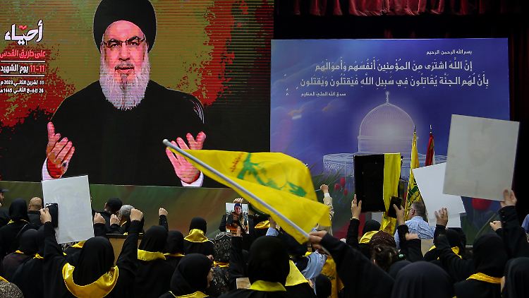Hisbollah-Chef Hassan Nasrallah hält eine Ansprache im Rahmen einer Veranstaltung zum "Tag der Märtyrer" der Hisbollah.