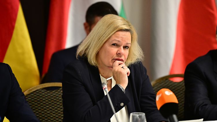 Faeser sieht eine "veränderte Bedrohungslage" durch Islamisten in Deutschland.