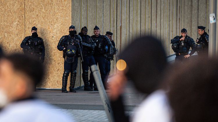 Die Pariser Polizei wird auch bei den Olympischen Sommerspielen an nahezu jeder Ecke für Sicherheit sorgen.