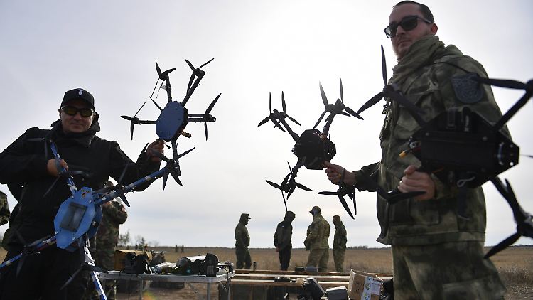 Drohnen-Piloten des Sudoplatov-Bataillons trainieren in der Region Saporischschja für ihren Einsatz gegen die Ukraine.