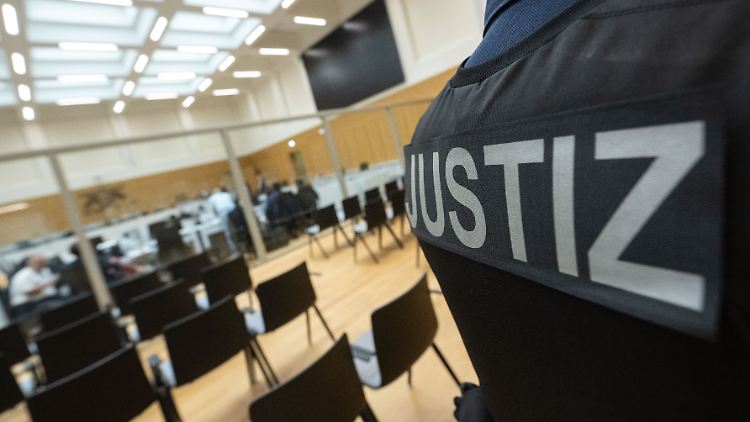 Einer der elf angeklagten Männer muss viele Jahre hinter Gitter.