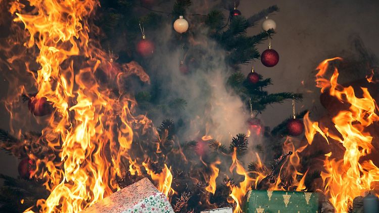 Advent, Advent, die Wohnung brennt: Mit einfachen Vorsichtsmaßnahmen kommt es erst gar nicht so weit.