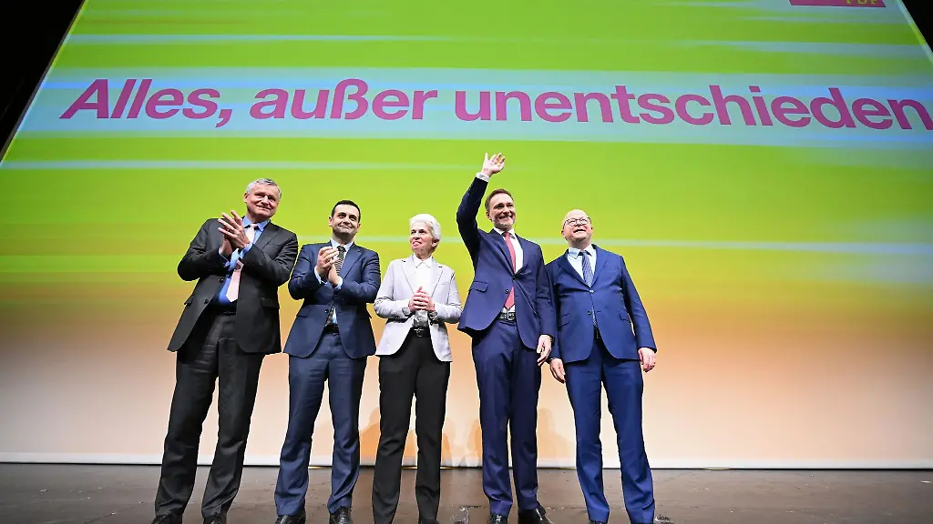 Dreikoenigstreffen-der-FDP-im-Opernhaus