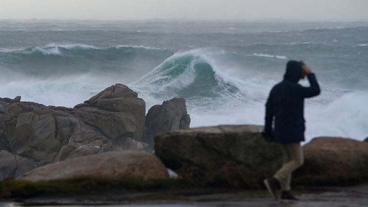 Blick hinaus auf den Atlantik (hier bei A Coruña im Nordwesten Spaniens): Je wärmer das Meer, desto stärker der Sturm.