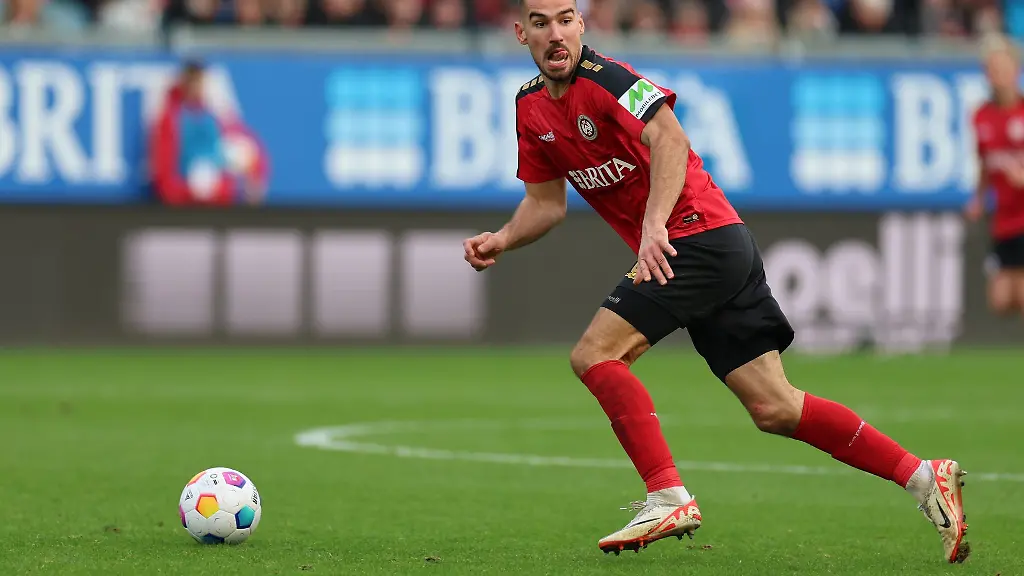 Wiesbadens-Ivan-Prtajin-in-Aktion