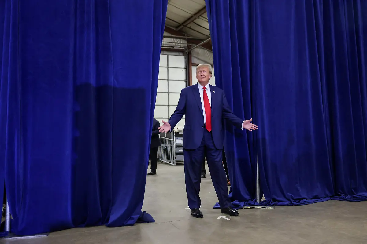 2024-01-06T044231Z-1840500191-RC2WB5AVDTUN-RTRMADP-3-USA-ELECTION-TRUMP