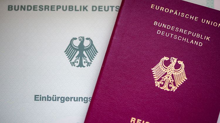Die Bundesregierung will Deutschland für Fachkräfte attraktiver machen und die Lebensleistung der sogenannten Gastarbeitergeneration anerkennen.