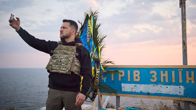 Ukraines Präsident Wolodymyr Selenskyj bei seinem Besuch auf der Schlangeninsel im Juli.