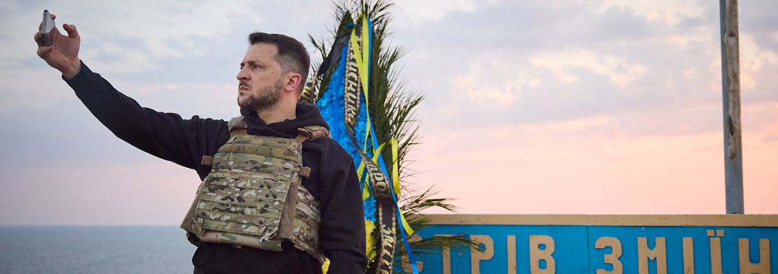2023-07-08T090829Z_1102224569_RC2HX1AYMHT5_RTRMADP_3_UKRAINE-CRISIS-ZELENSKIY-ISLAND.JPG