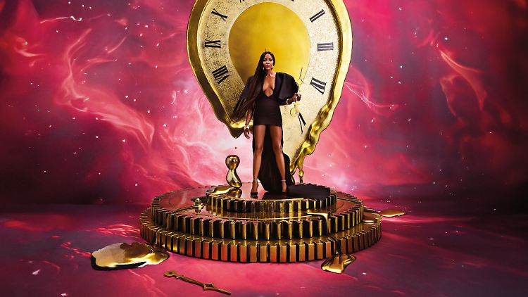 Model Naomi Campbell auf dem Kalenderblatt mit dem Titel "Time Stopper".