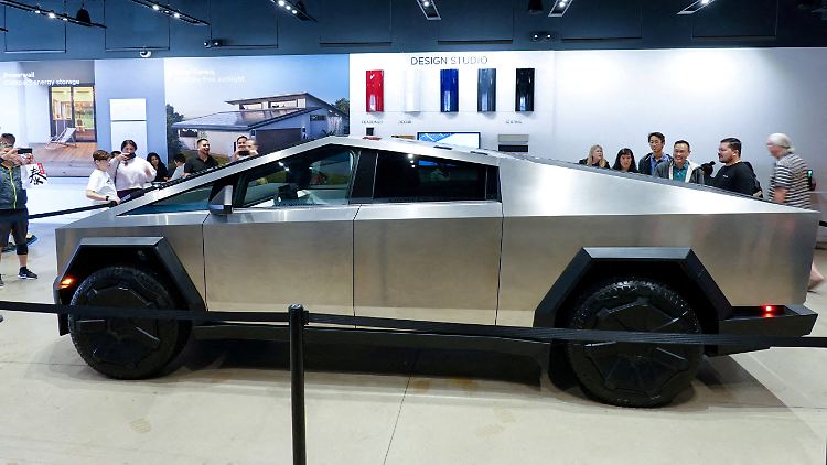 Anti-Design ist Elon Musks "Ding": Er will neue Trends setzen. Ob ihm das mit dem gepanzerten Edelstahl-Dreieck gelingt?