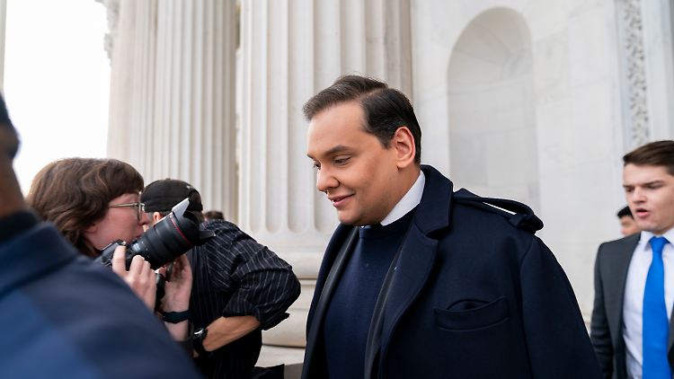 George Santos verlässt nach seinem Rauswurf das Kapitol in Washington.