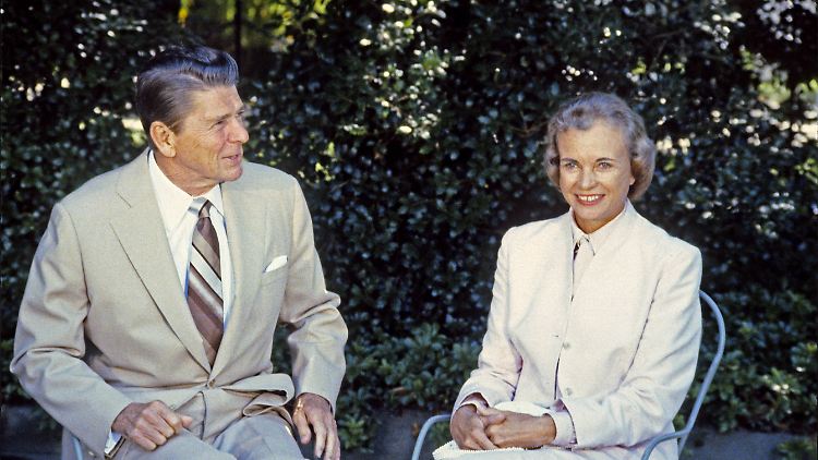 Der damalige US-Präsident Ronald Reagan berief Sandra Day O'Connor 1981 an den Supreme Court.