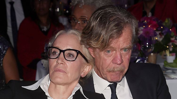 Felicity Huffman mit Ehemann William H. Macy auf einer Gala im Dezember 2022. 