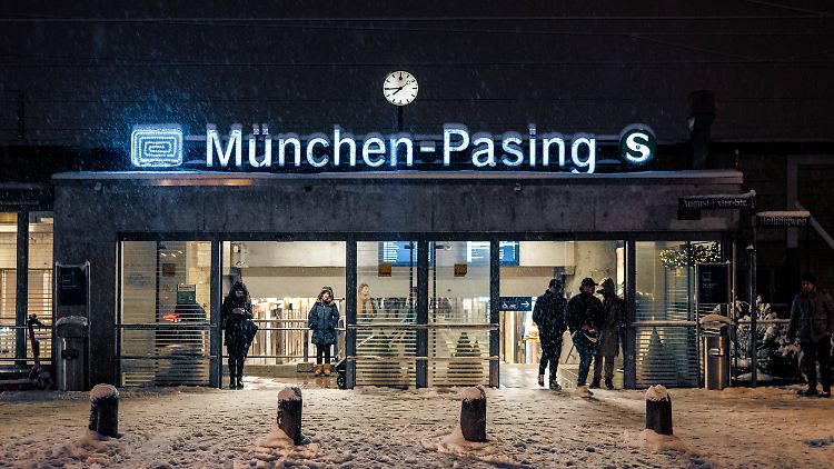 Zwischen München-Pasing und Fürstenfeldbruck blieben Züge stehen.