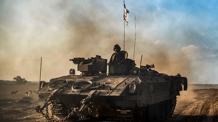 Mit Panzern und Kampfflugzeugen will Israel die Terrororganisation Hamas "vollends vernichten."