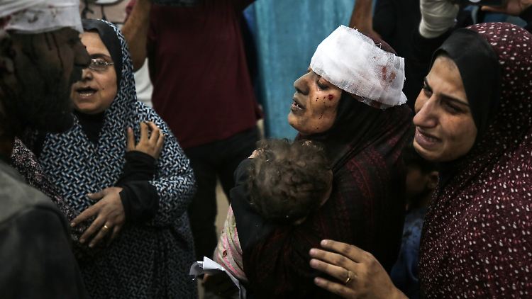 Die Menschen in Gaza "leben inmitten von Krankheit, Zerstörung und Tod", sagt der Chef des UN-Nothilfefonds, Martin Griffiths.