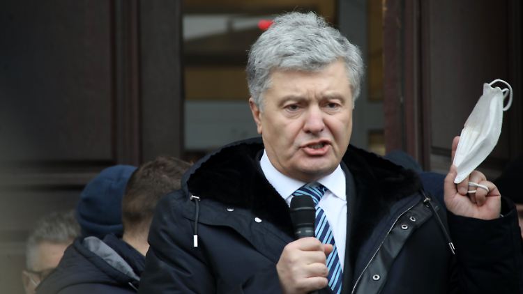 Ob Poroschenko sich tatsächlich mit Orban treffen wollte, darüber schweigt der Ex-Präsident bislang.