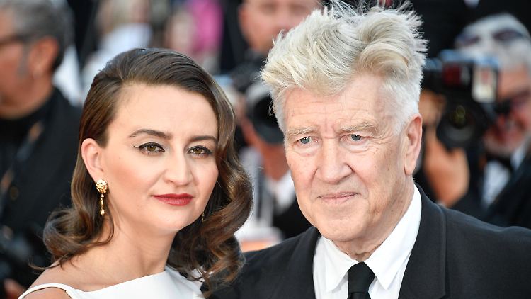 David Lynch und seine Frau Emily Stofle 2017 in Cannes. 
