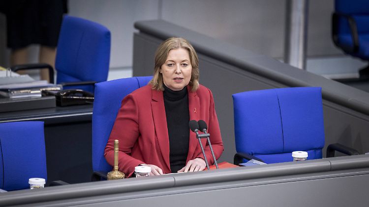 Bas warnt demokratische Parteien davor, sich in ein "fremdenfeindliches Klima" reden zu lassen.