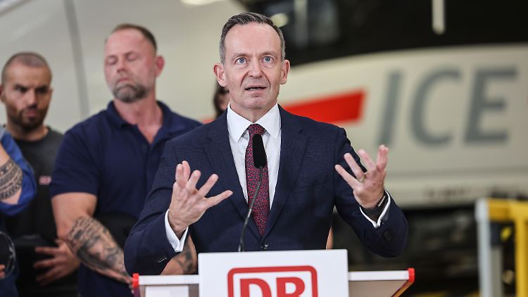 Die Pünktlichkeit der Züge der DB sei "nicht zufriedenstellend", meint Wissing. 