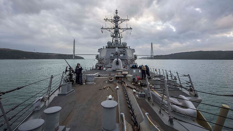 154 Meter lang und 18 Meter breit: Die "USS Carney" ist ein Zerstörer der Arleigh-Burke-Klasse.