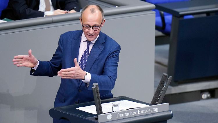 Auch unter Einhaltung der Schuldenbremse sei für 2024 eine Neuverschuldung von etwa 22 Milliarden Euro möglich, so Merz.