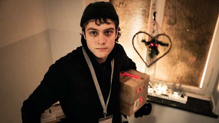 Stress, Stress, Stress: Paketboten vor Weihnachten.