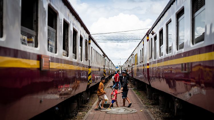 Thailand mit dem Zug erkunden, das ist natürlich möglich.