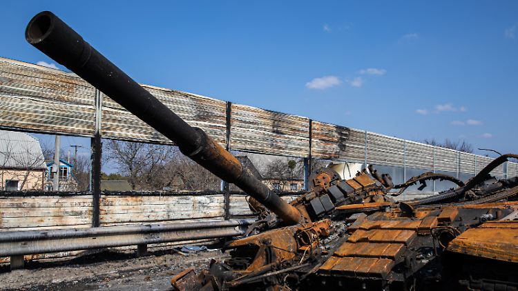 Die Zahlen schwanken je nach Quelle. Fakt ist aber: In der Ukraine sind Zehntausende russische Soldaten gefallen.