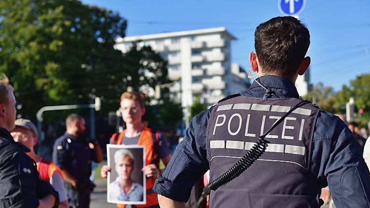 Wann sollte die Polizei Menschen in Präventivhaft nehmen?