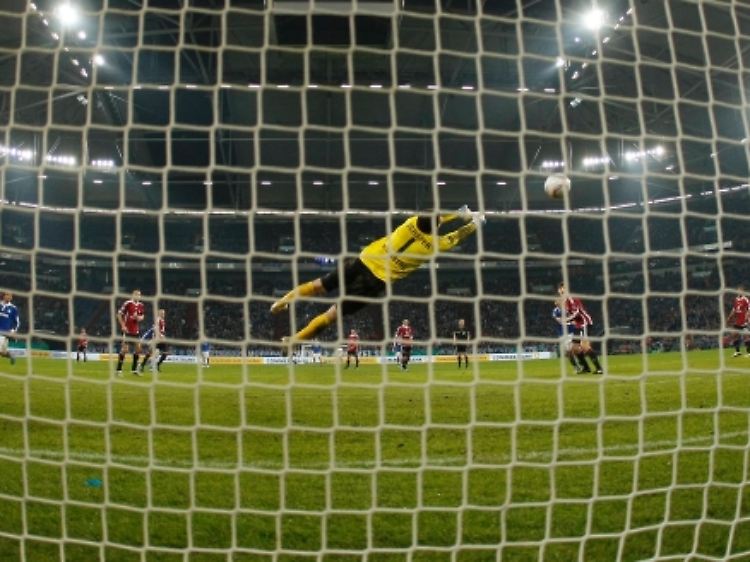 Draxler ließ Nürnbergs Raphael Schäfer bei seinem Traumtor keine Chance.