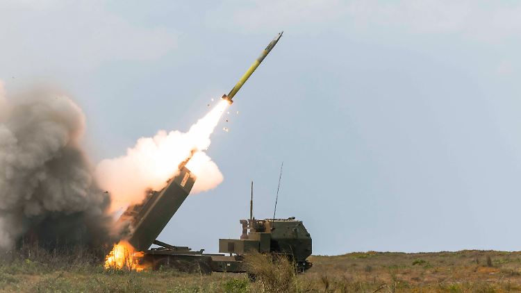Seit letztem Jahr eine der wichtigsten Unterstützungsleistungen der Vereinigten Staaten an die Ukraine: HIMARS-Mehrfachraketenwerfer.