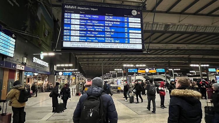 Die Lufthansa sprach von mehreren Hundert Fluggästen, die auf dem zweitgrößten deutschen Flughafen übernachtet hatten.