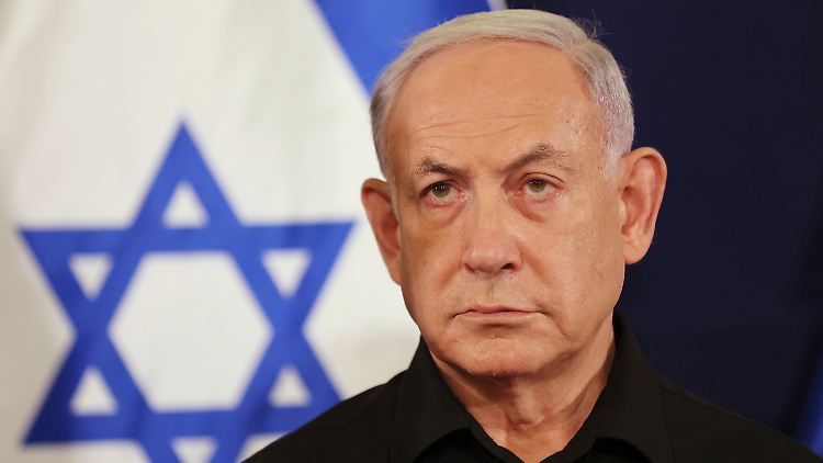 Von Benjamin Netanjahu wurde unter anderem gefordert, die Geisel-Rückholung über den Krieg gegen die Hamas zu stellen.