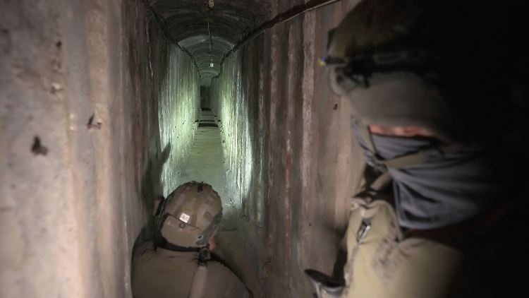 Es besteht die Sorge, dass sich in den Tunneln verschleppte Geiseln befinden.