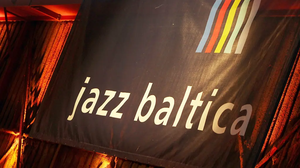 Ein-Banner-mit-der-Aufschrift-jazz-baltica