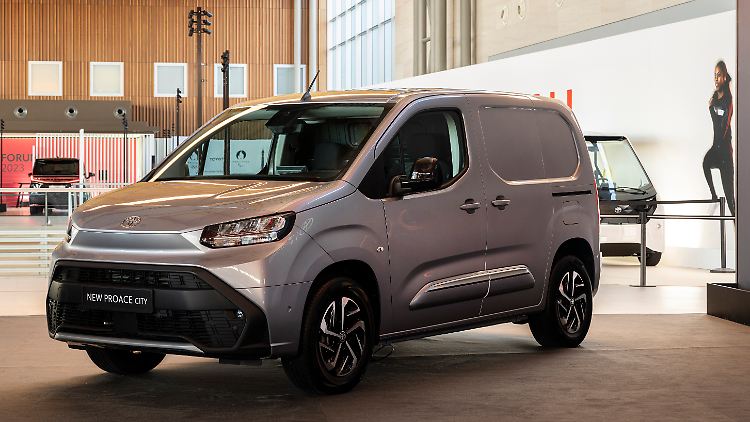 Toyota liftet seine Transporter.
